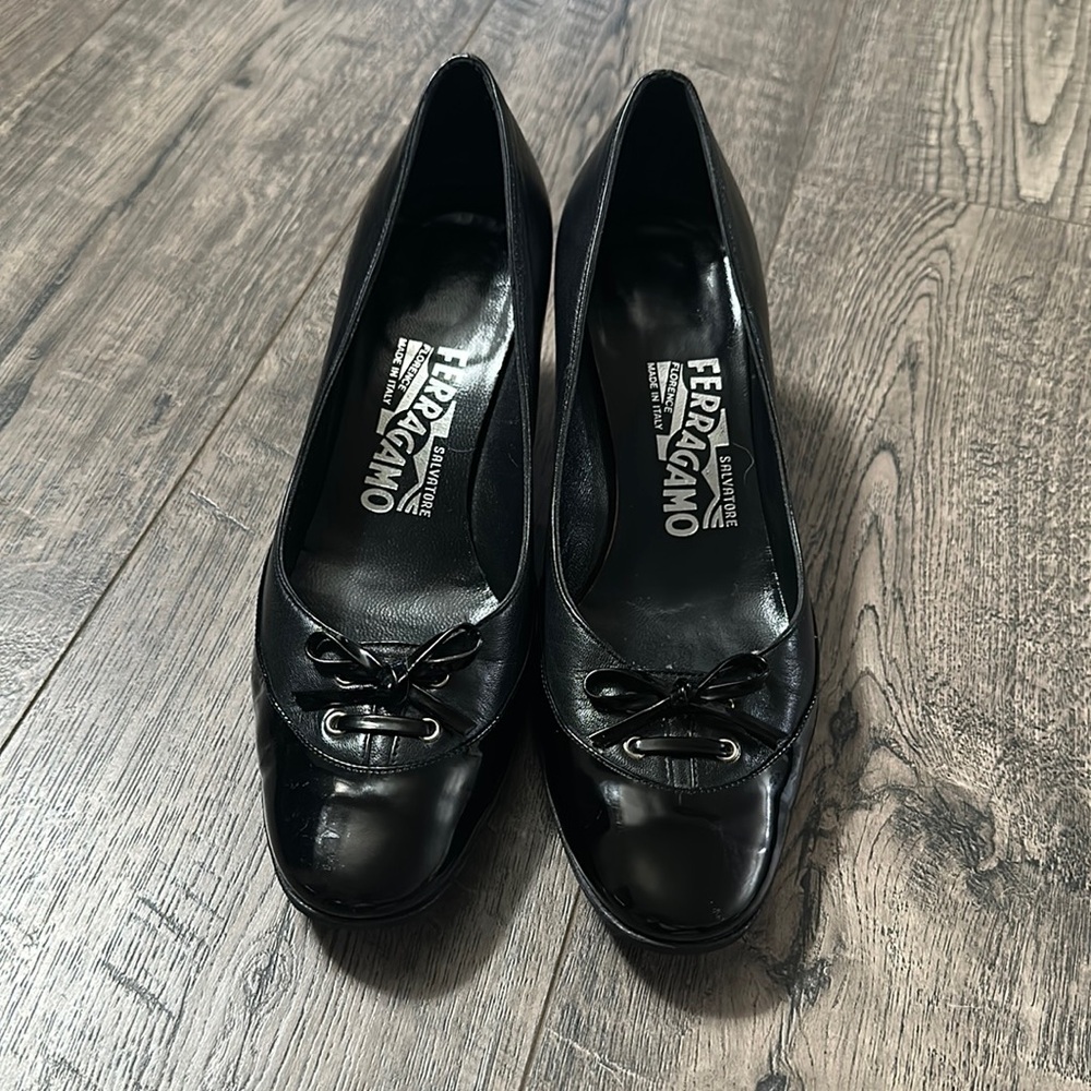 GUC Ferragamo low heels. Size 5C